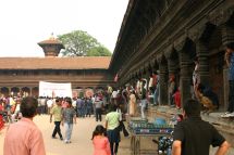 IMG_8568 Bhaktapur Durbar Sq Getraenkeverkauf.jpg